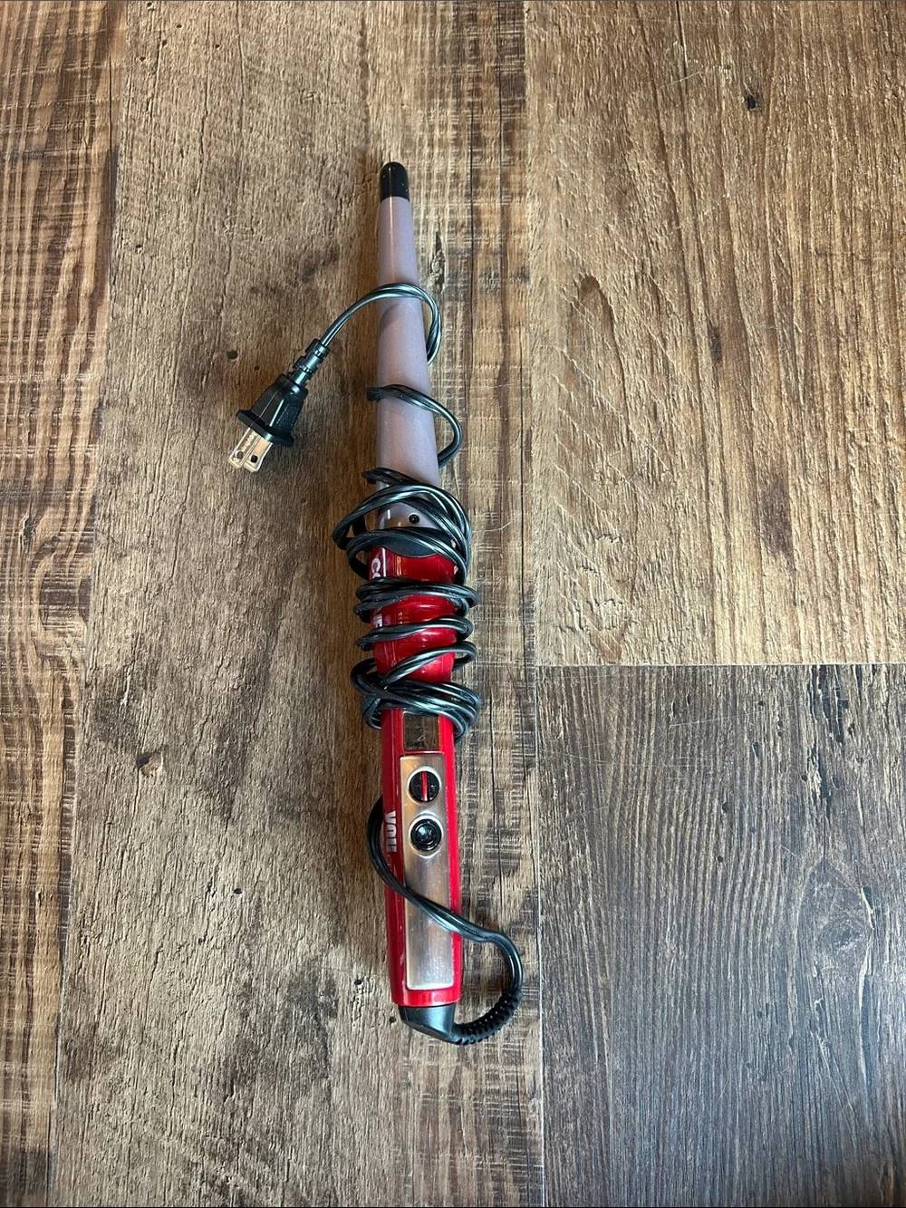 Conair tapered curling wand.